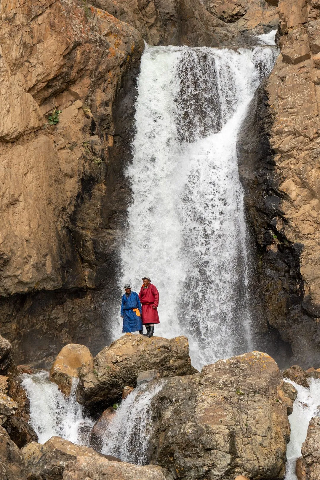Horsemen front of Goojuur waterfall, one of our destination